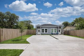 113 Bolden St A B, Houston, TX 77029