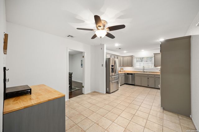 8318 Heraldry St, San Antonio, TX 78254