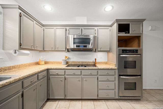 8318 Heraldry St, San Antonio, TX 78254