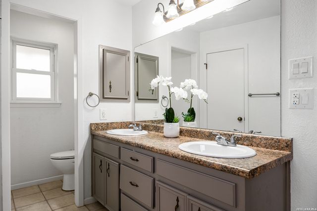 8318 Heraldry St, San Antonio, TX 78254