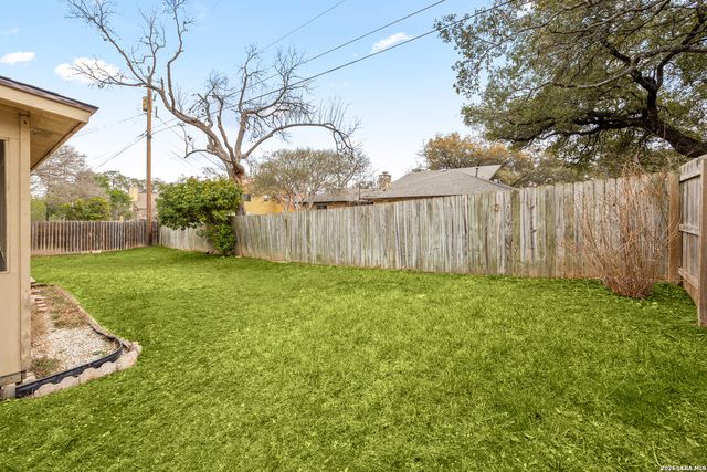 8318 Heraldry St, San Antonio, TX 78254