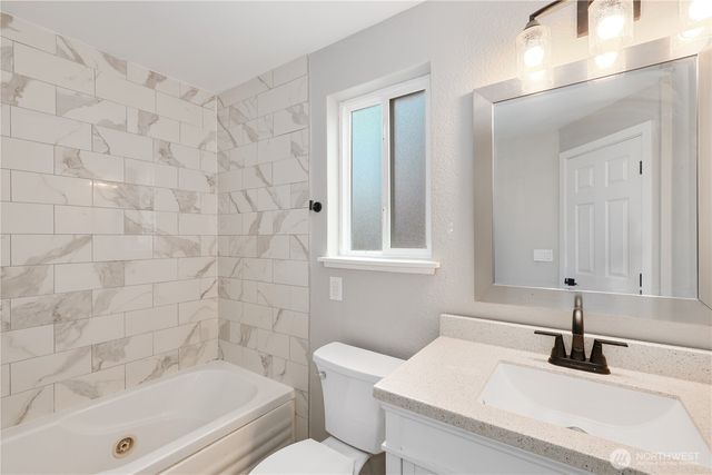 12002 151st Court E, Puyallup, WA 98374