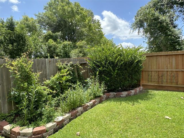 17207 Forest Ridge Point, Houston, TX 77084