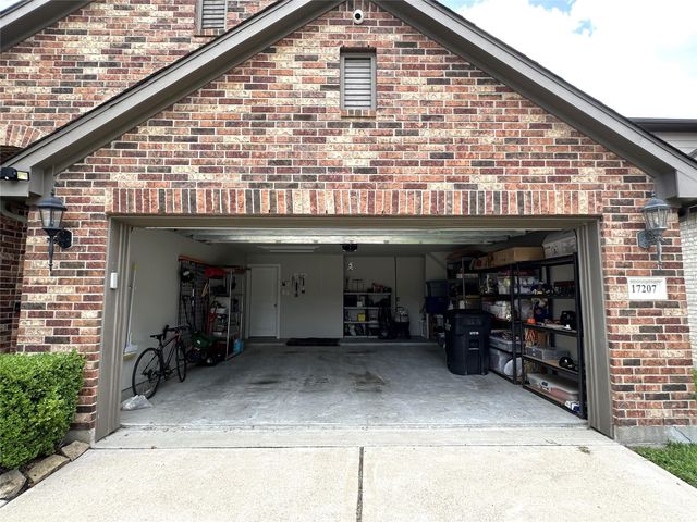 17207 Forest Ridge Point, Houston, TX 77084