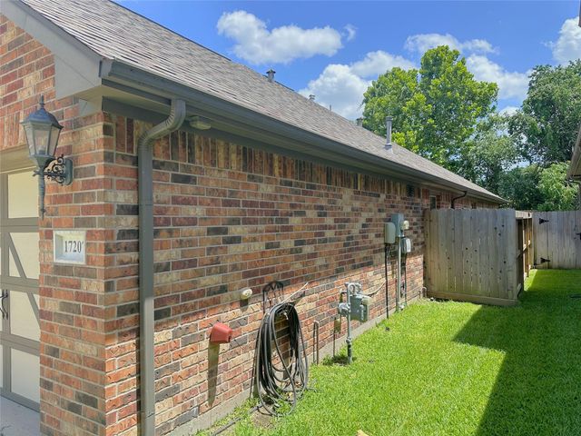 17207 Forest Ridge Point, Houston, TX 77084