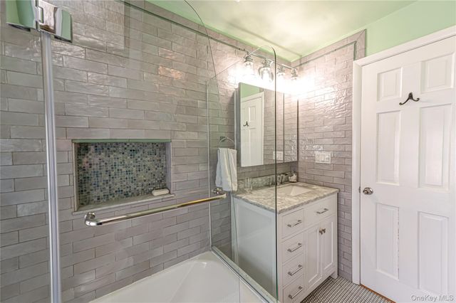 7 Nicholas Street, Port Jefferson, NY 11777