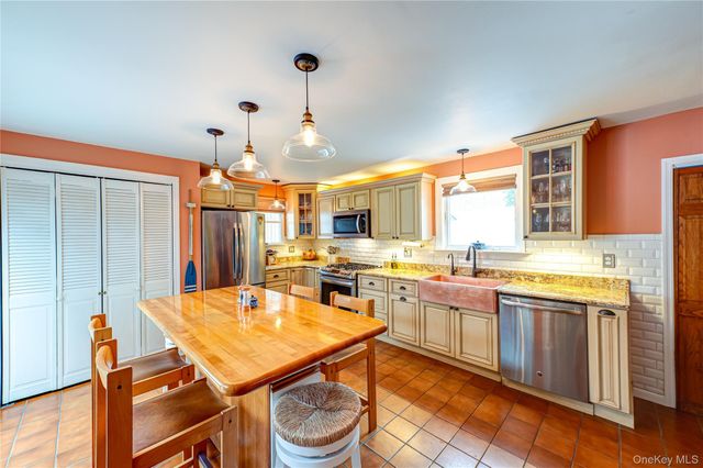 7 Nicholas Street, Port Jefferson, NY 11777