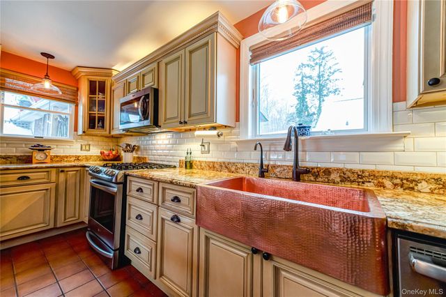 7 Nicholas Street, Port Jefferson, NY 11777