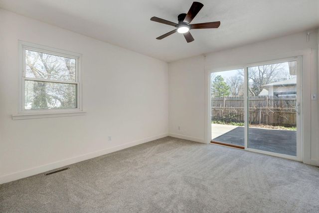 1017 E Mcclernon Street, Springfield, MO 65803