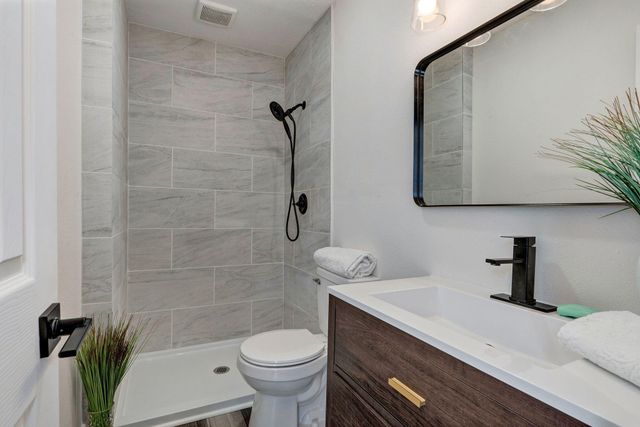 1017 E Mcclernon Street, Springfield, MO 65803