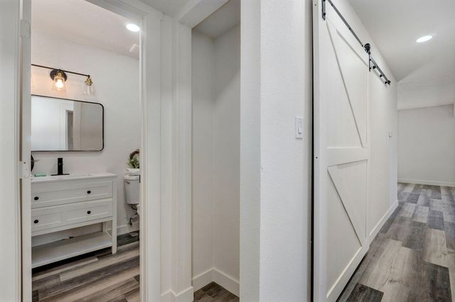 1017 E Mcclernon Street, Springfield, MO 65803