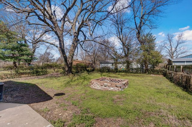 1017 E Mcclernon Street, Springfield, MO 65803