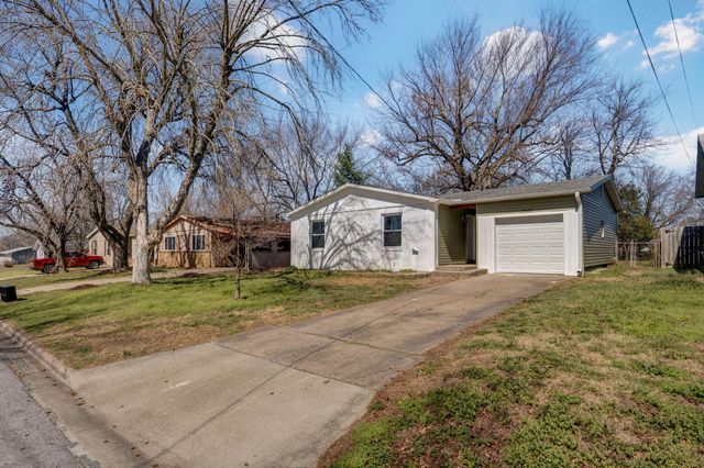 1017 E Mcclernon Street, Springfield, MO 65803