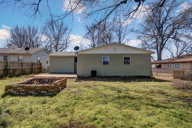 1017 E Mcclernon Street, Springfield, MO 65803