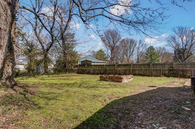 1017 E Mcclernon Street, Springfield, MO 65803