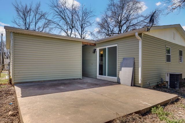 1017 E Mcclernon Street, Springfield, MO 65803