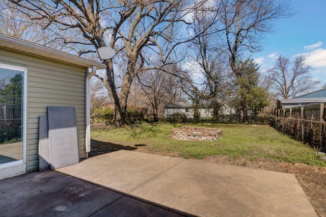 1017 E Mcclernon Street, Springfield, MO 65803