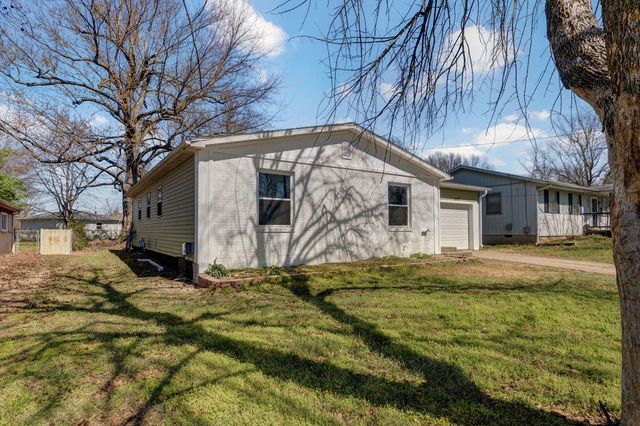 1017 E Mcclernon Street, Springfield, MO 65803