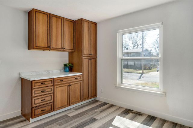 1017 E Mcclernon Street, Springfield, MO 65803