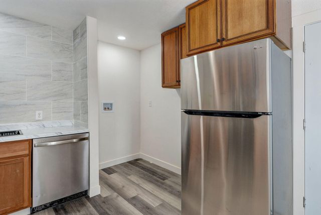 1017 E Mcclernon Street, Springfield, MO 65803