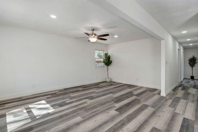 1017 E Mcclernon Street, Springfield, MO 65803