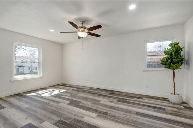 1017 E Mcclernon Street, Springfield, MO 65803