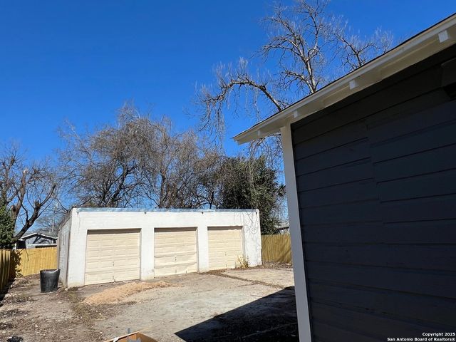 935 CANTON, San Antonio, TX 78202