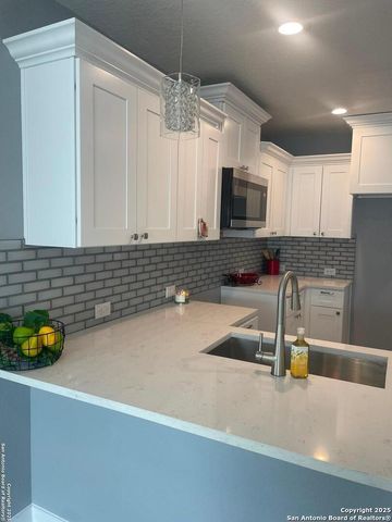 935 CANTON, San Antonio, TX 78202