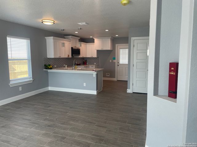 935 CANTON, San Antonio, TX 78202