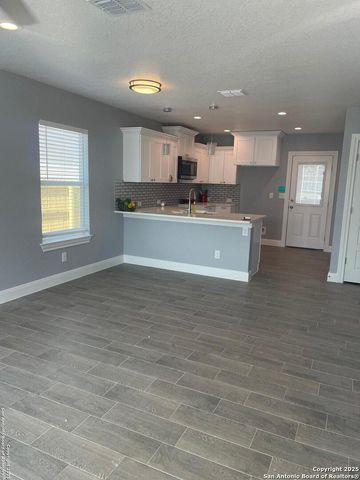 935 CANTON, San Antonio, TX 78202