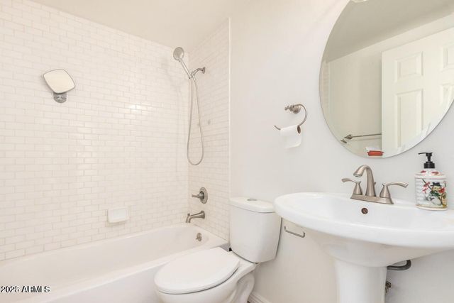 2023 W CLARENDON Avenue, Phoenix, AZ 85016