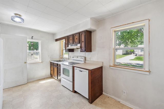 2521 57th Street, Des Moines, IA 50310