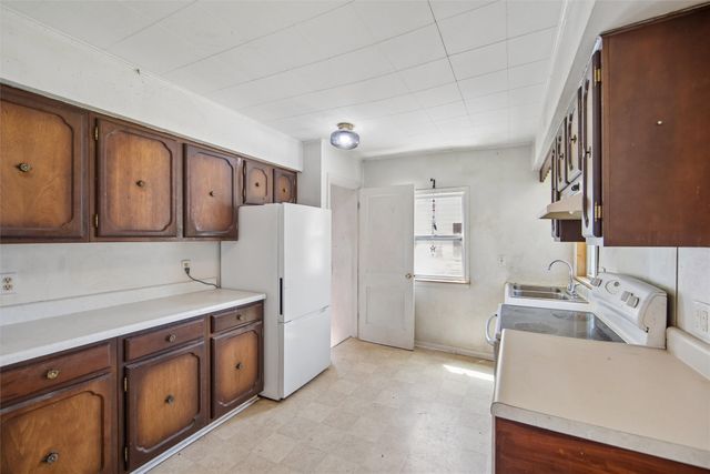 2521 57th Street, Des Moines, IA 50310