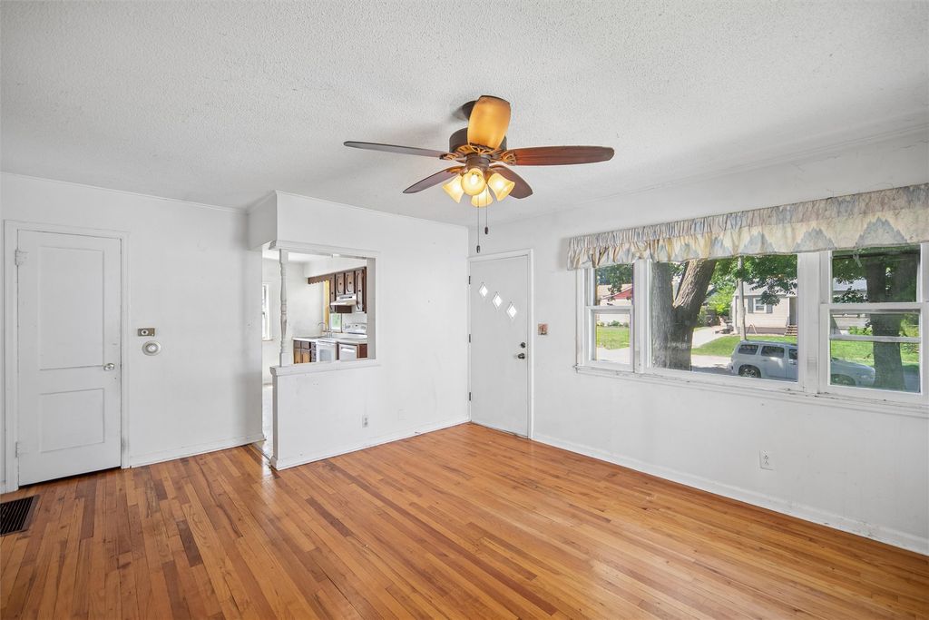 2521 57th Street, Des Moines, IA 50310
