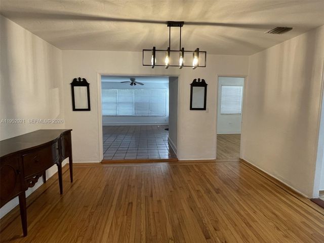 1650 SW 21st St ., Miami, FL 33145