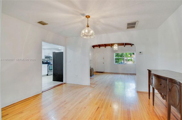 1650 SW 21st St ., Miami, FL 33145