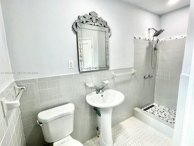 1650 SW 21st St ., Miami, FL 33145