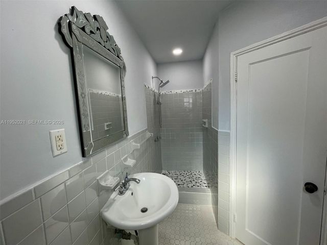 1650 SW 21st St ., Miami, FL 33145