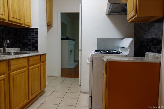 16011 84th Road, Jamaica Hills, NY 11432