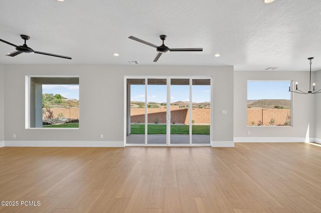 1886 N Chapman Drive, Washington, UT 84780