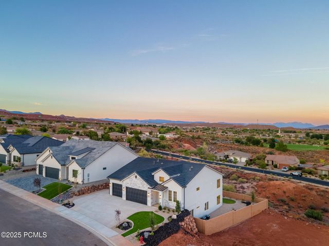 1886 N Chapman Drive, Washington, UT 84780