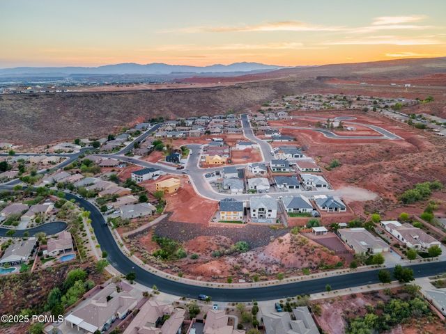 1886 N Chapman Drive, Washington, UT 84780