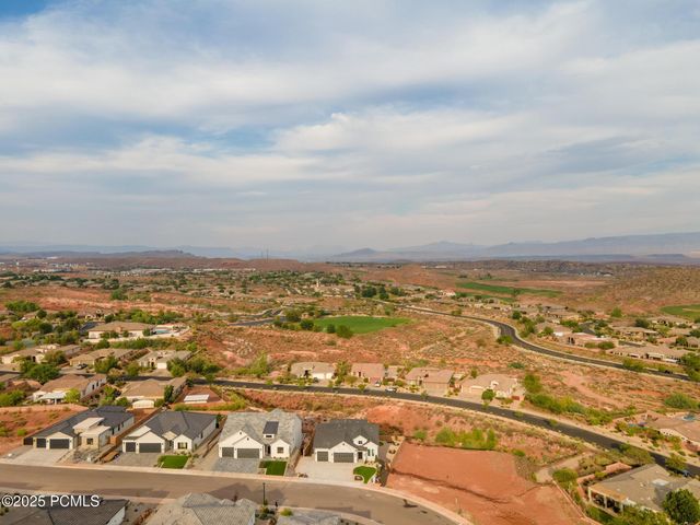 1886 N Chapman Drive, Washington, UT 84780