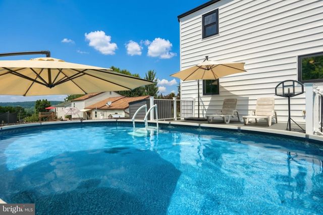 2832 GLEN HOLLOW DR, York, PA 17406