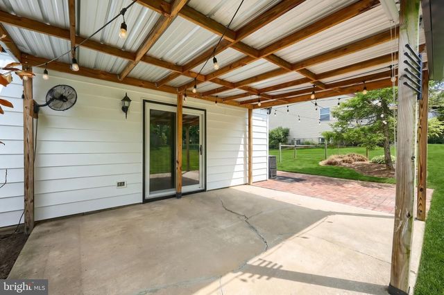 2832 GLEN HOLLOW DR, York, PA 17406