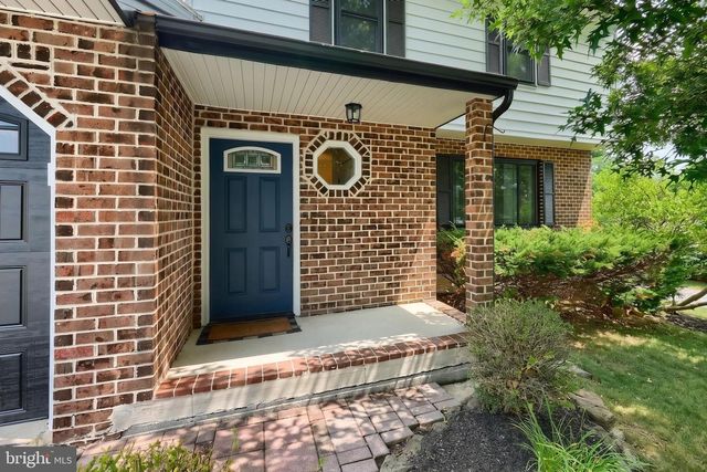 2832 GLEN HOLLOW DR, York, PA 17406