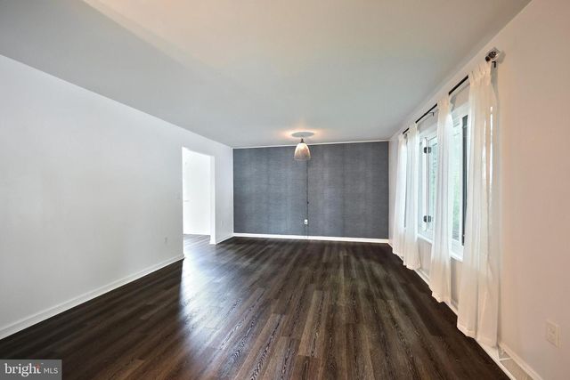 2832 GLEN HOLLOW DR, York, PA 17406