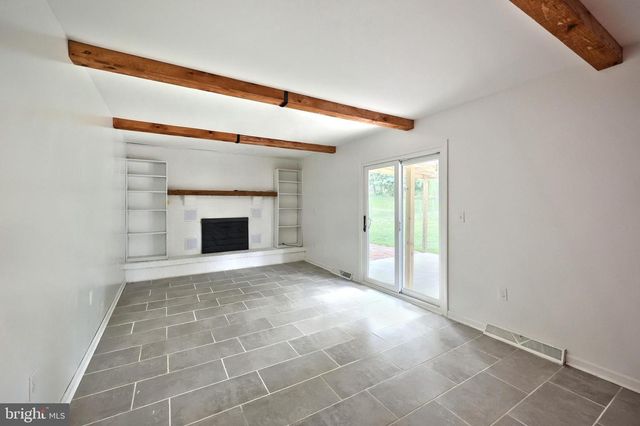 2832 GLEN HOLLOW DR, York, PA 17406