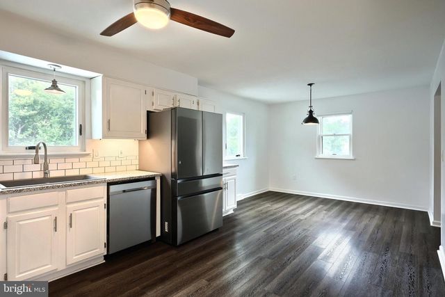 2832 GLEN HOLLOW DR, York, PA 17406