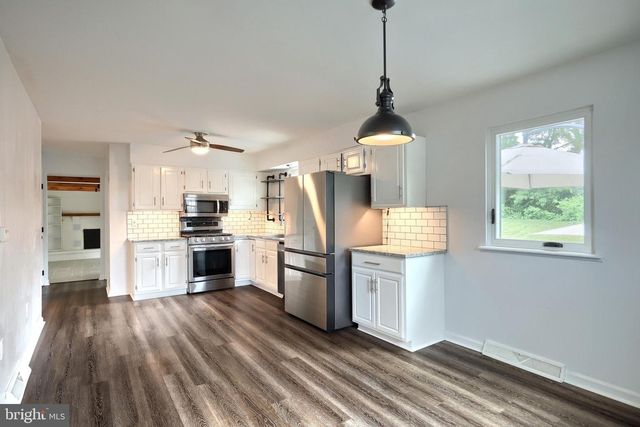 2832 GLEN HOLLOW DR, York, PA 17406